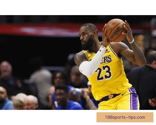 湖人双伤缺阵詹姆斯单核首轮对手选三人之一